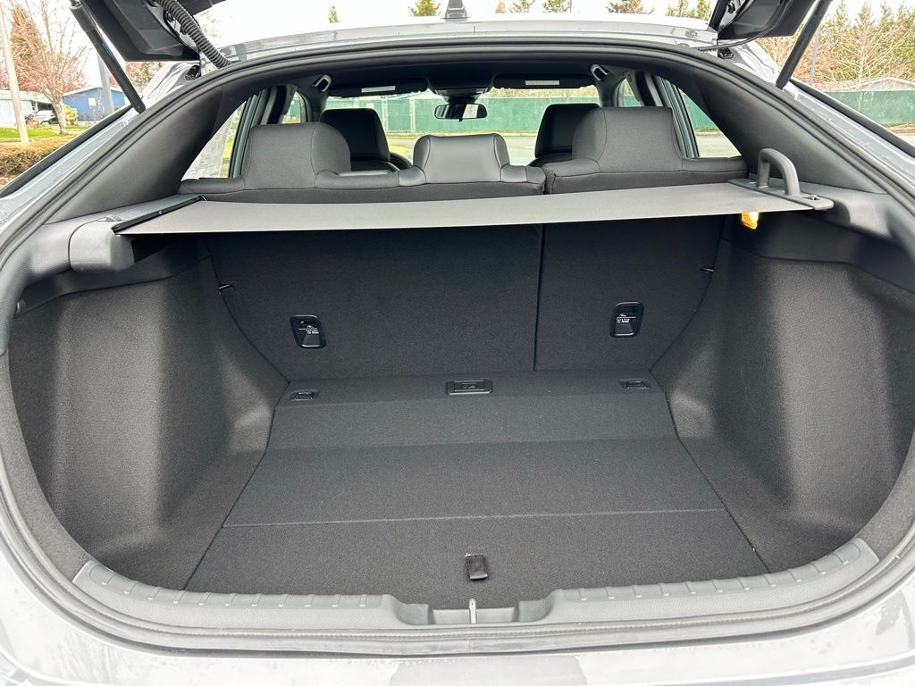 Vehicle image 25 of 28