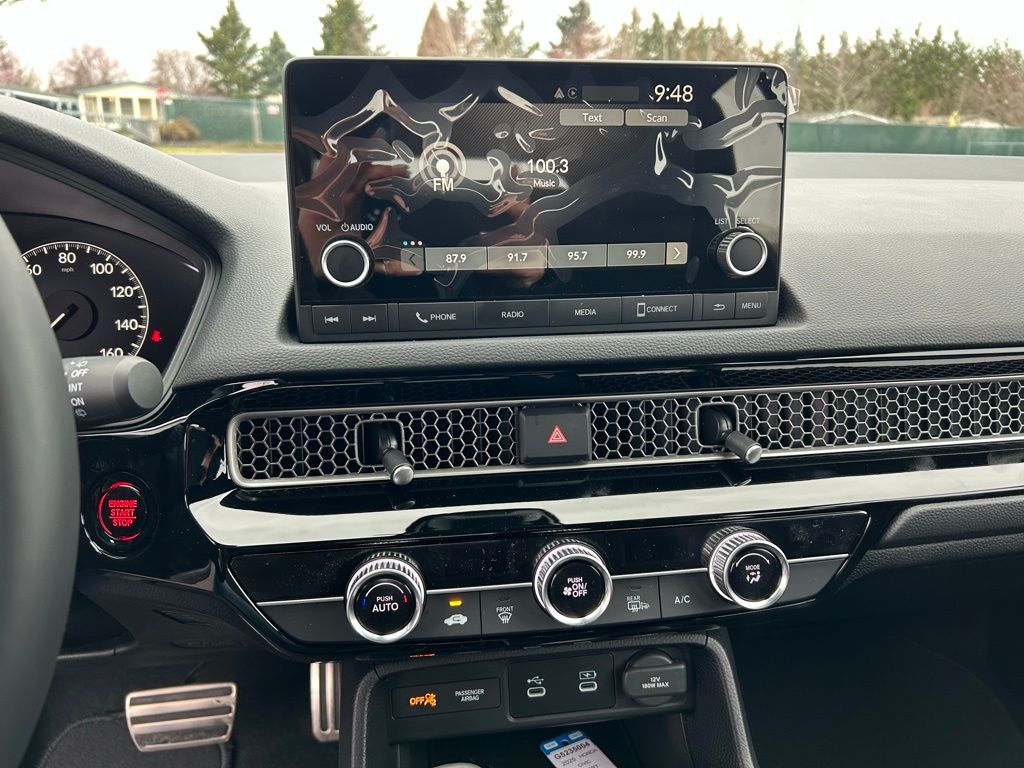 Vehicle image 17 of 28