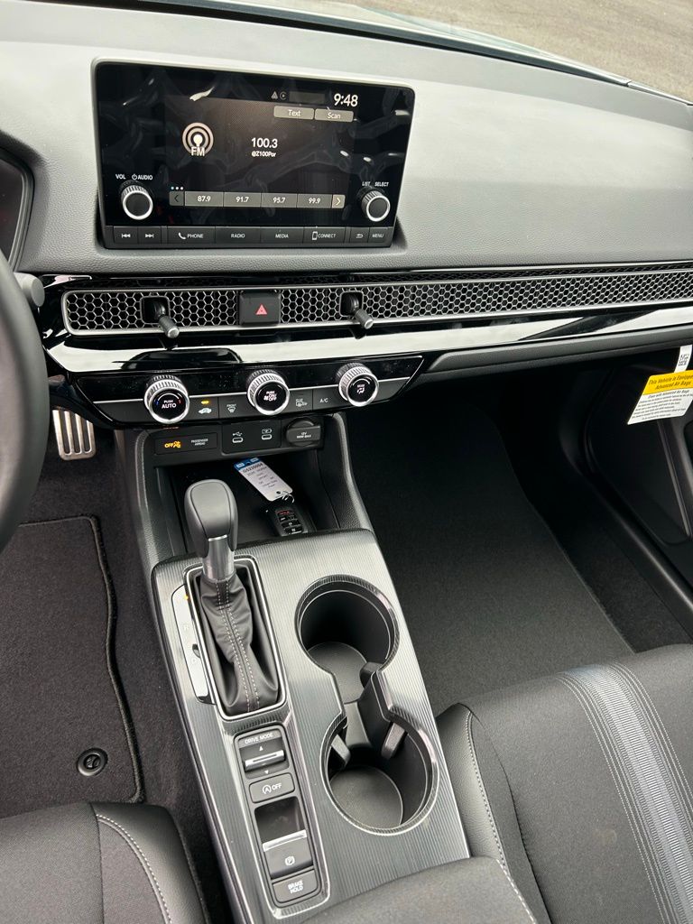 Vehicle image 19 of 28