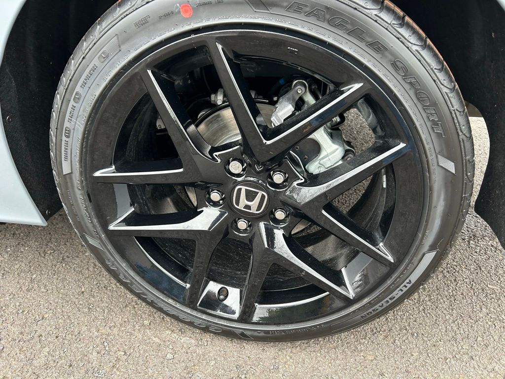 Vehicle image 9 of 28