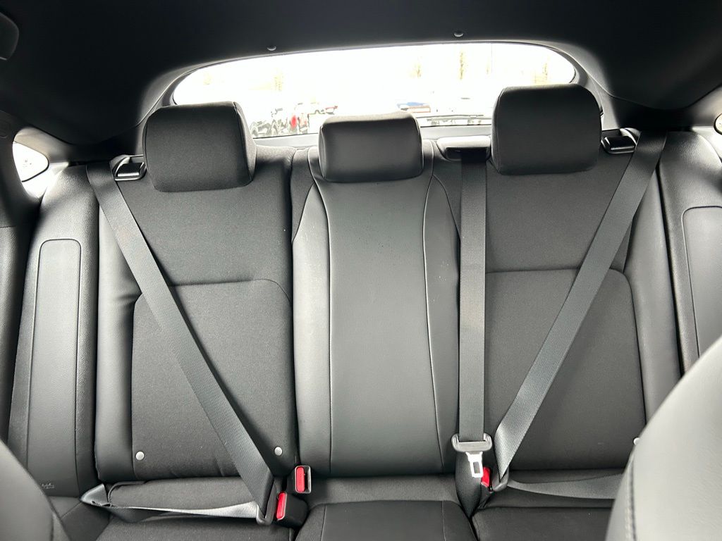 Vehicle image 20 of 28