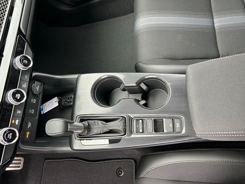 Vehicle image 18 of 28