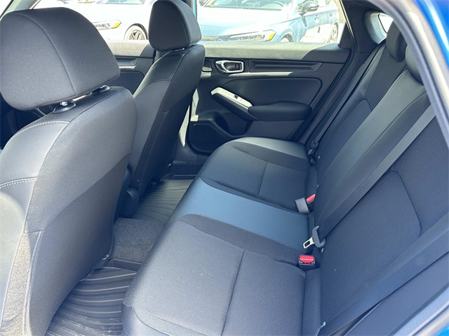 Vehicle image 24 of 30