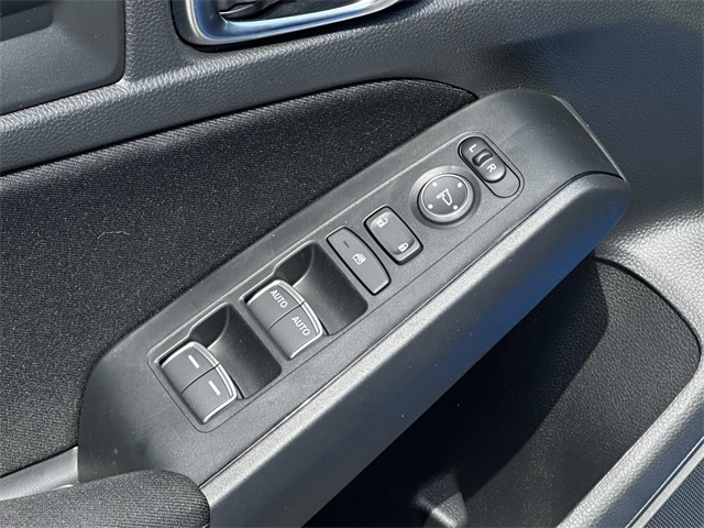 Vehicle image 22 of 30