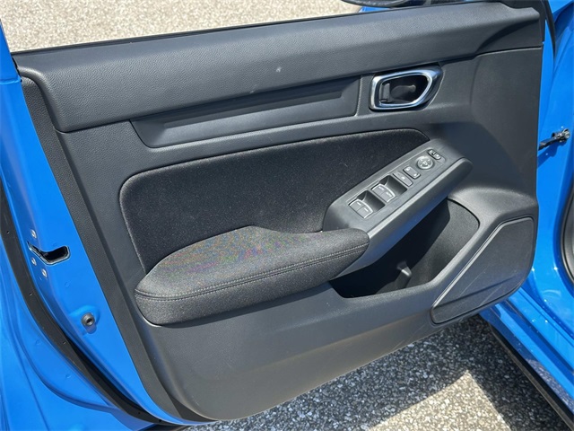 Vehicle image 21 of 30