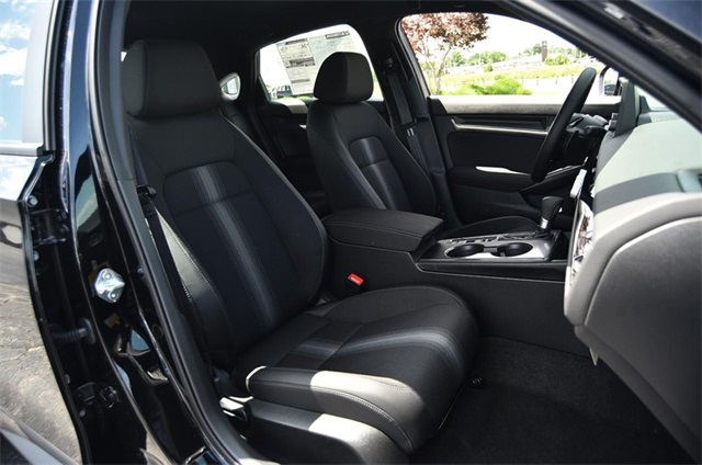 Vehicle image 9 of 23