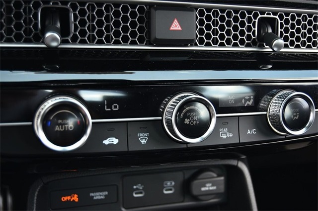 Vehicle image 20 of 23