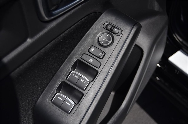 Vehicle image 21 of 23