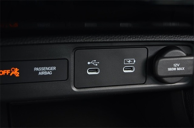 Vehicle image 18 of 23