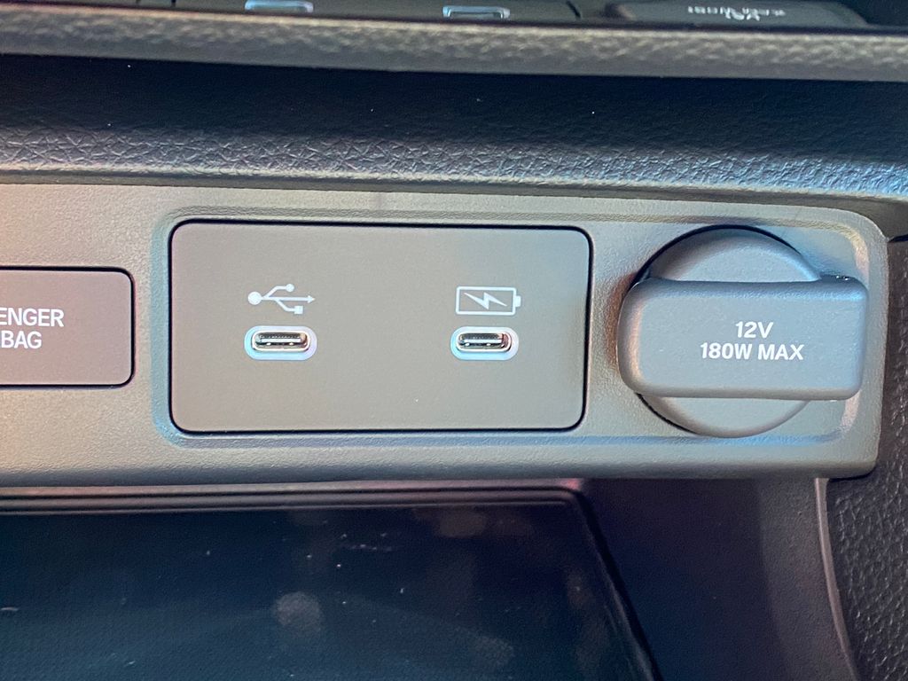 Vehicle image 14 of 19