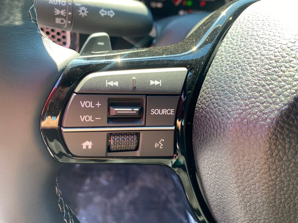 Vehicle image 16 of 19
