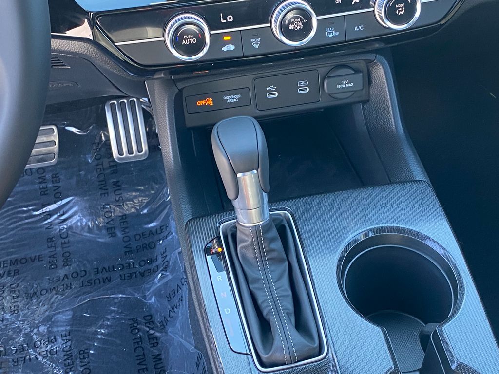 Vehicle image 13 of 19