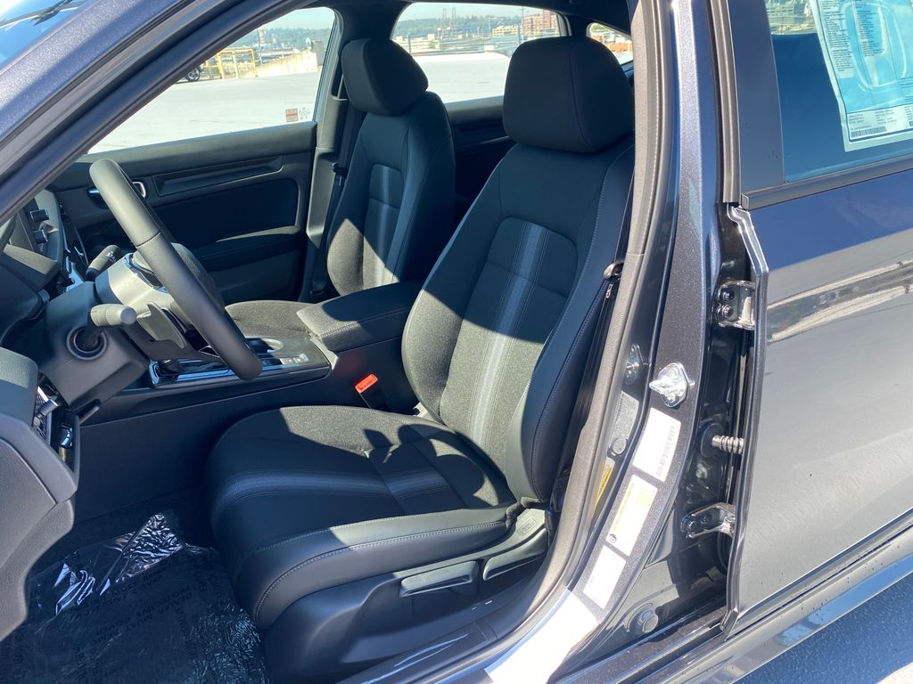 Vehicle image 9 of 19