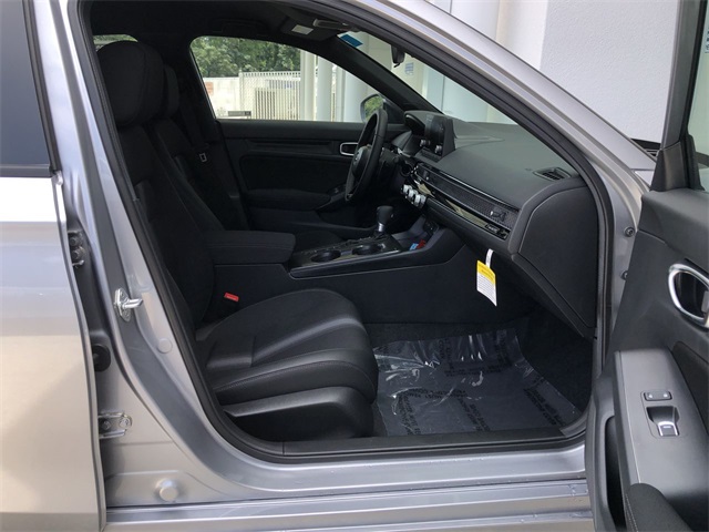 Vehicle image 9 of 14