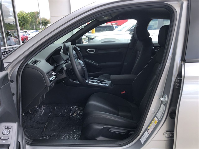 Vehicle image 10 of 14