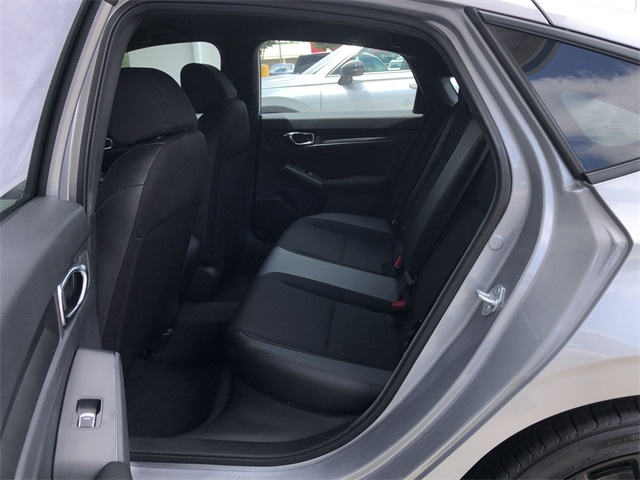 Vehicle image 11 of 14