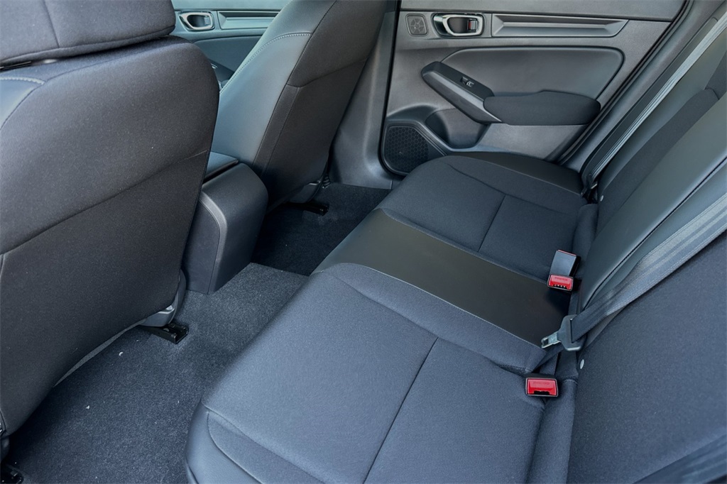 Vehicle image 13 of 31