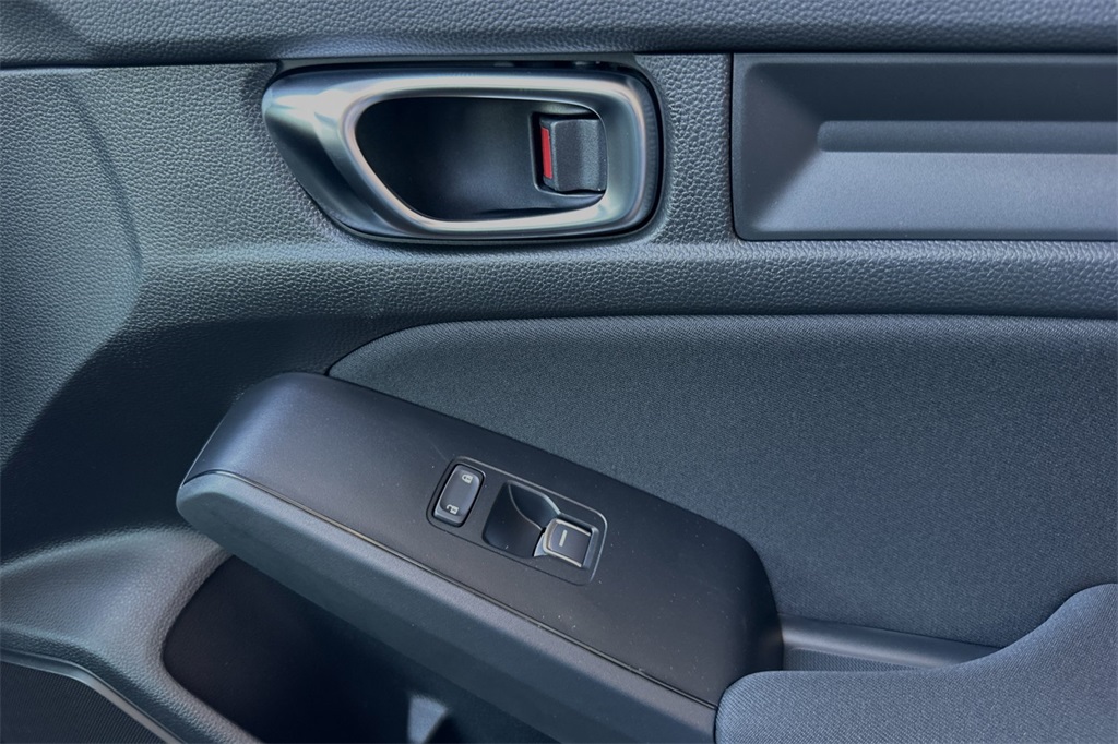 Vehicle image 18 of 31