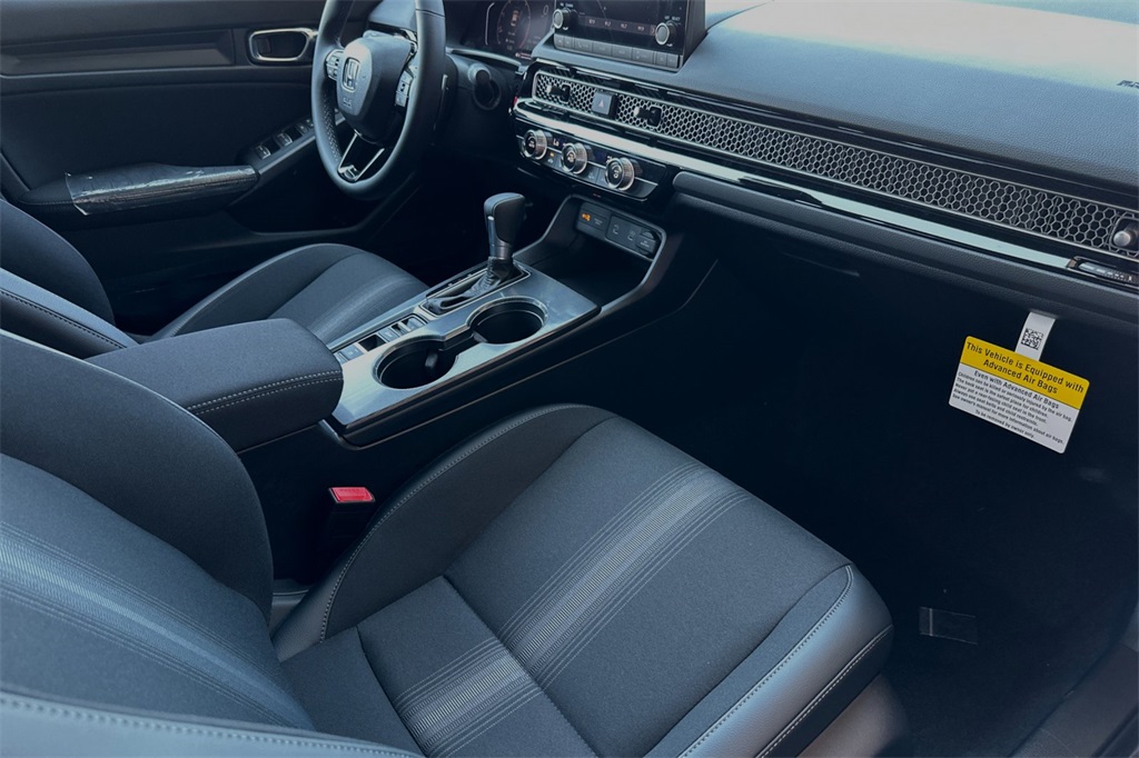 Vehicle image 16 of 31