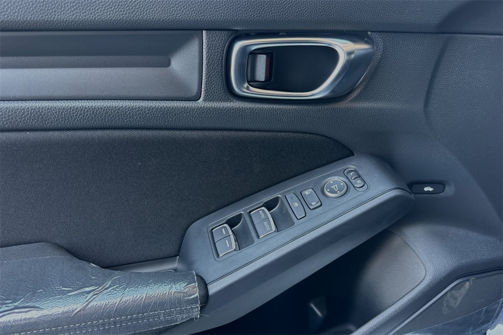 Vehicle image 11 of 31