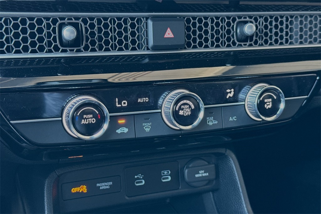 Vehicle image 21 of 31