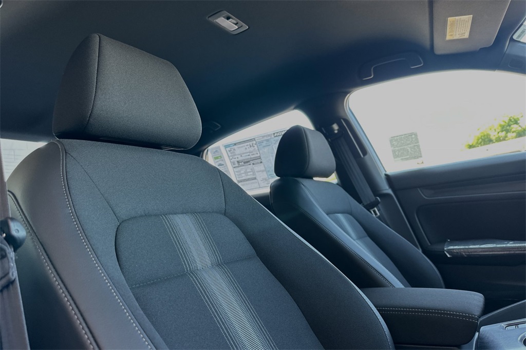 Vehicle image 17 of 31