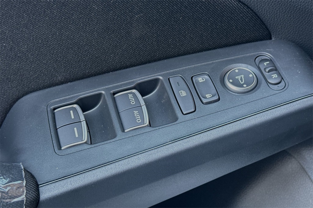 Vehicle image 12 of 31
