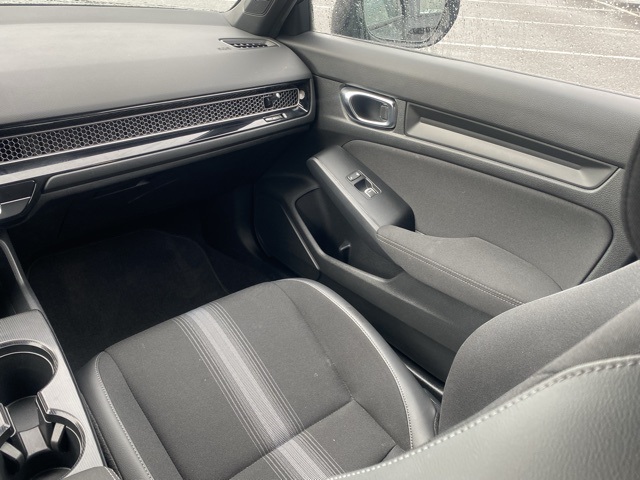 Vehicle image 33 of 35