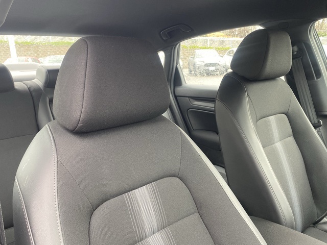 Vehicle image 28 of 35