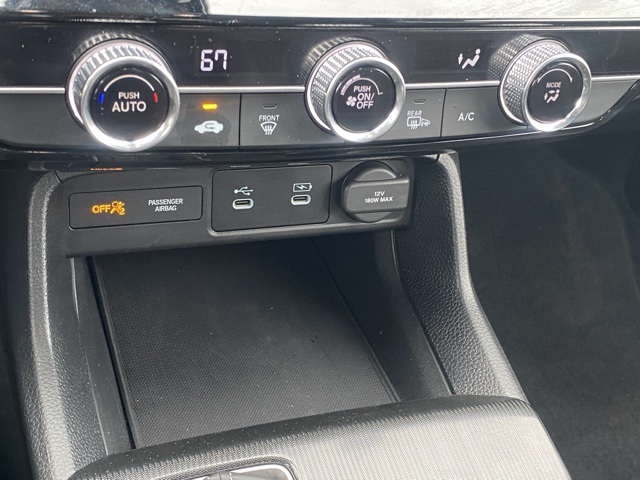 Vehicle image 21 of 35