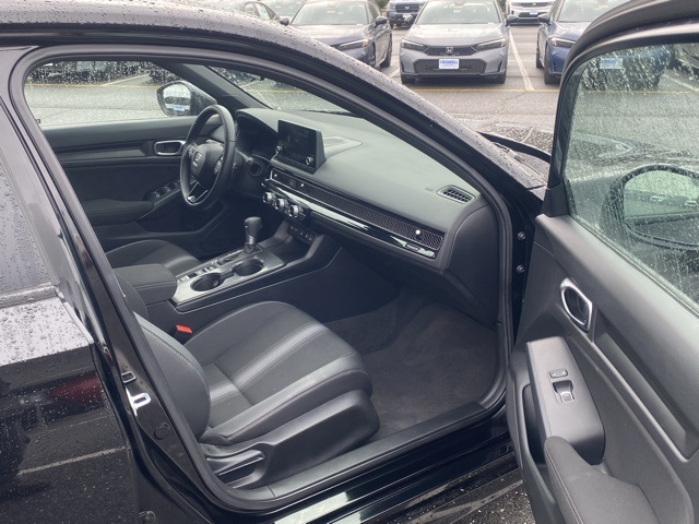 Vehicle image 26 of 35