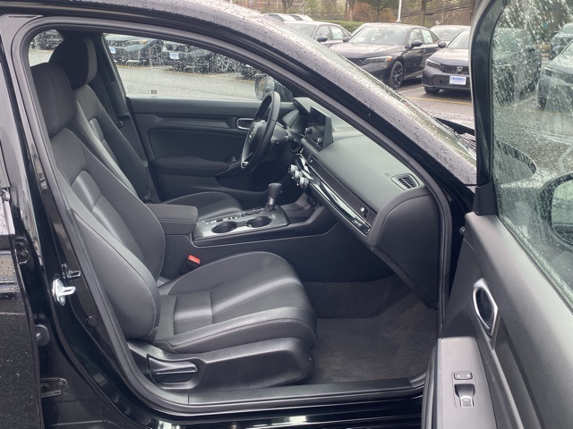 Vehicle image 27 of 35