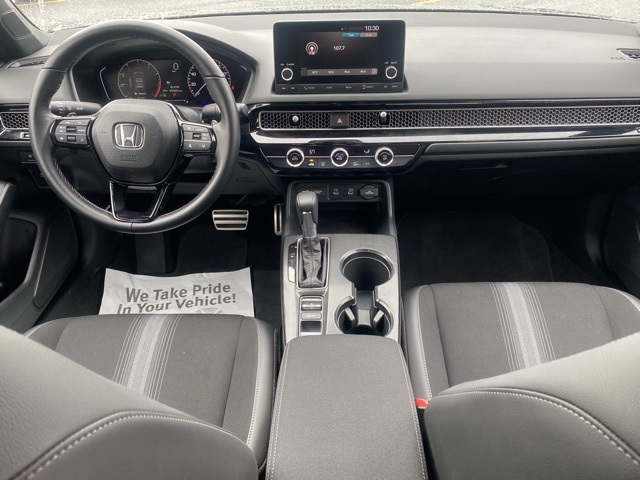 Vehicle image 32 of 35