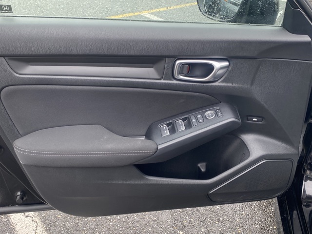 Vehicle image 12 of 35