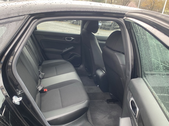 Vehicle image 29 of 35
