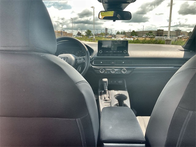 Vehicle image 27 of 48