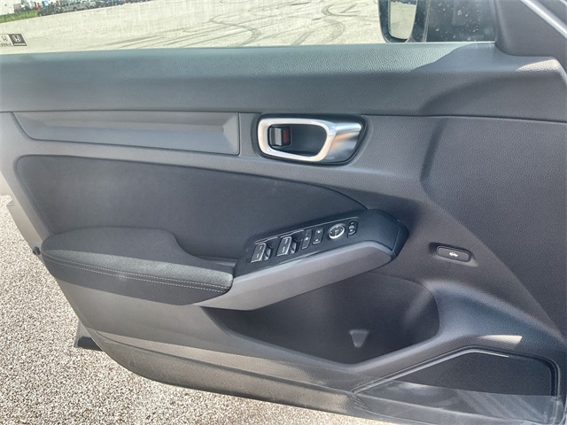 Vehicle image 20 of 48