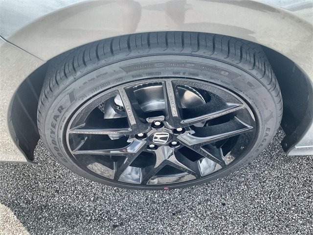 Vehicle image 17 of 48