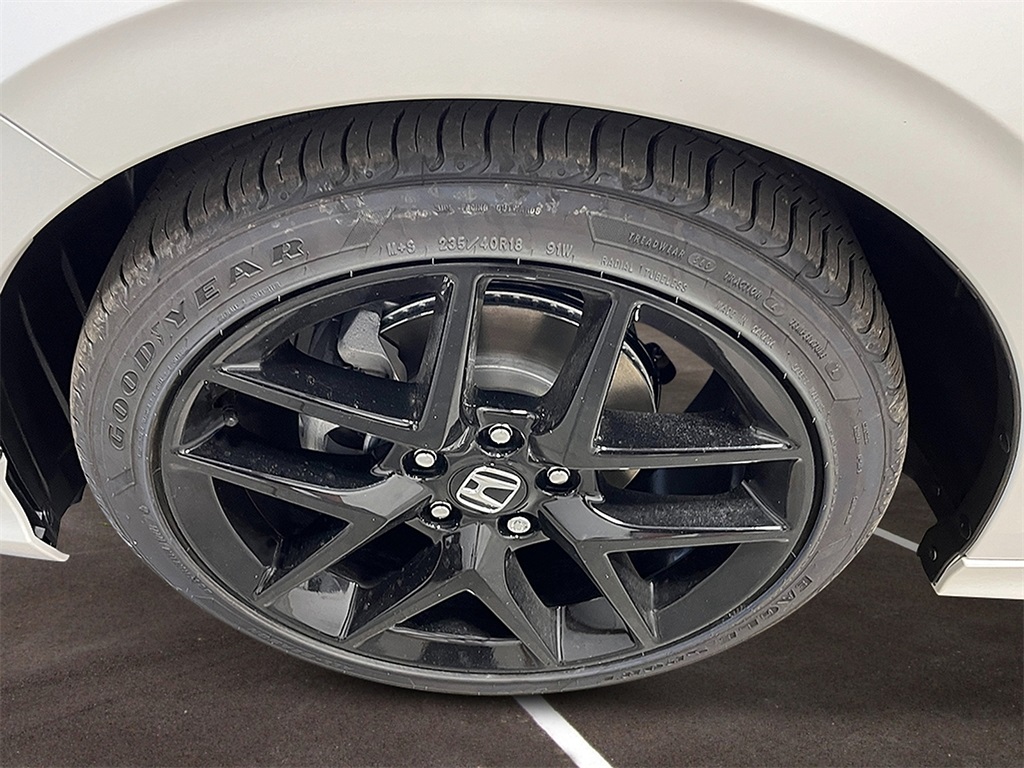 Vehicle image 10 of 24