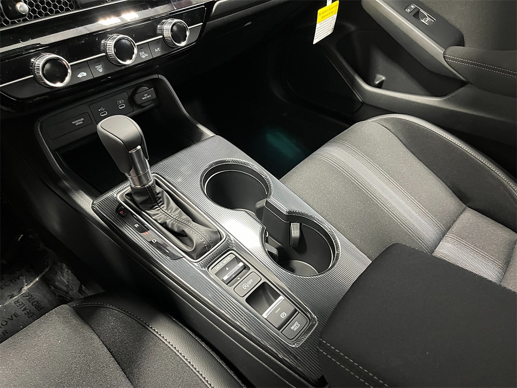 Vehicle image 19 of 24