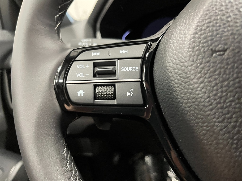 Vehicle image 20 of 24