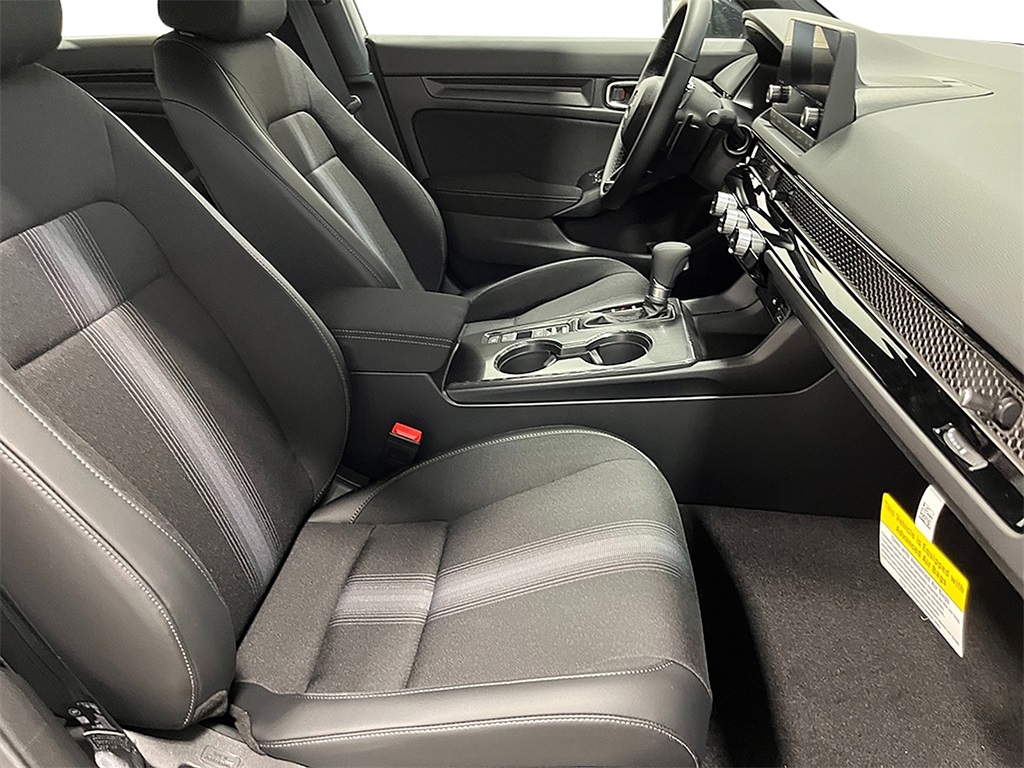 Vehicle image 14 of 24