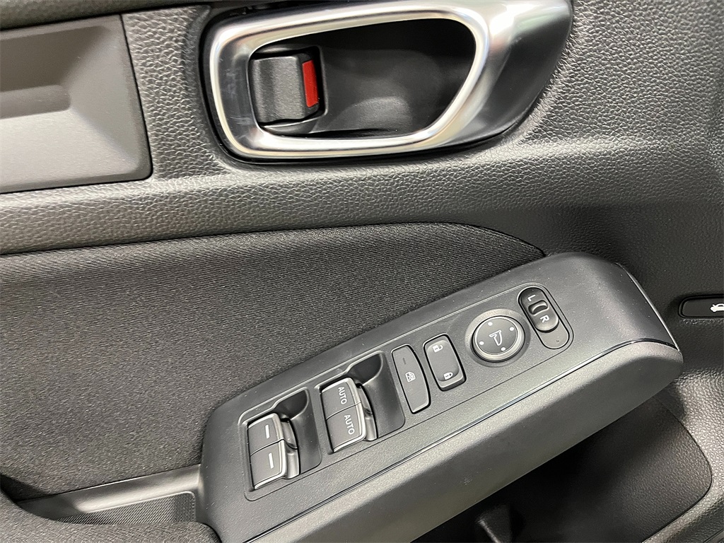 Vehicle image 22 of 24