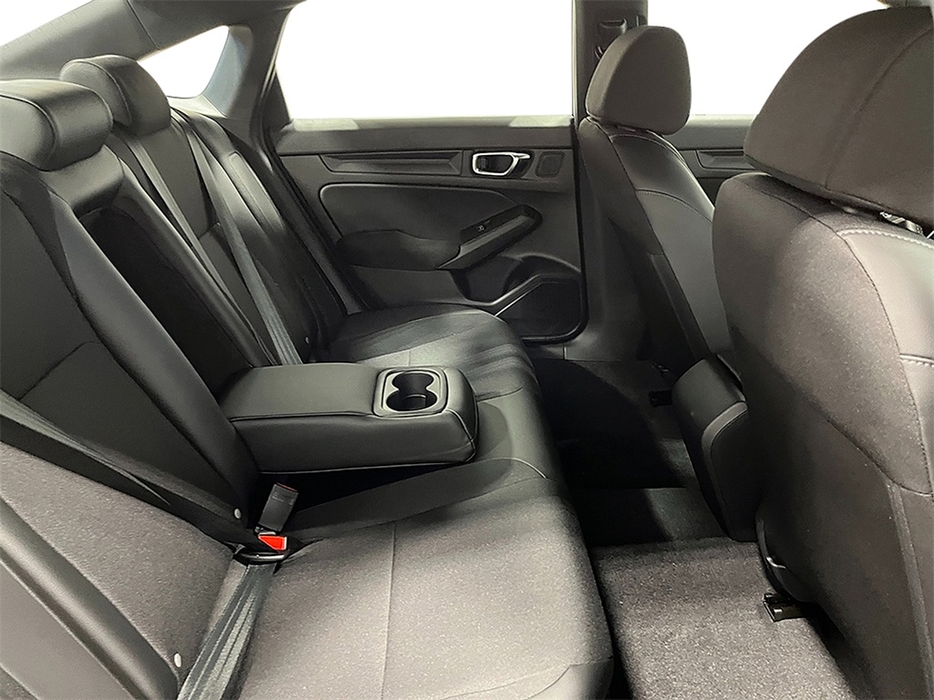 Vehicle image 13 of 24