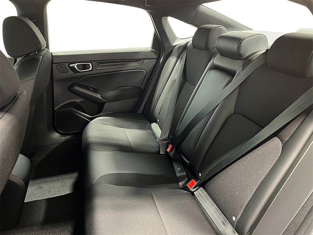 Vehicle image 11 of 24