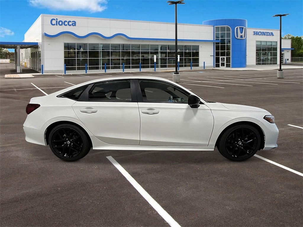 Vehicle image 4 of 24
