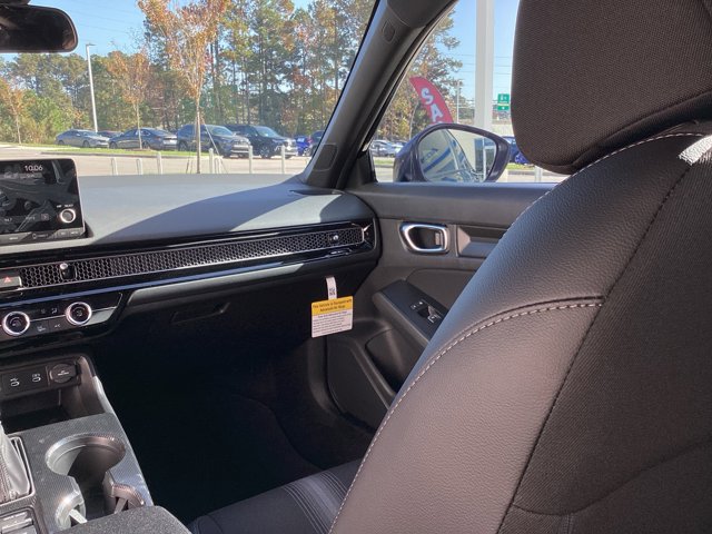 Vehicle image 13 of 20
