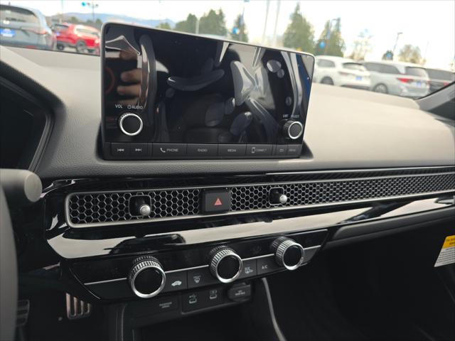 Vehicle image 18 of 20