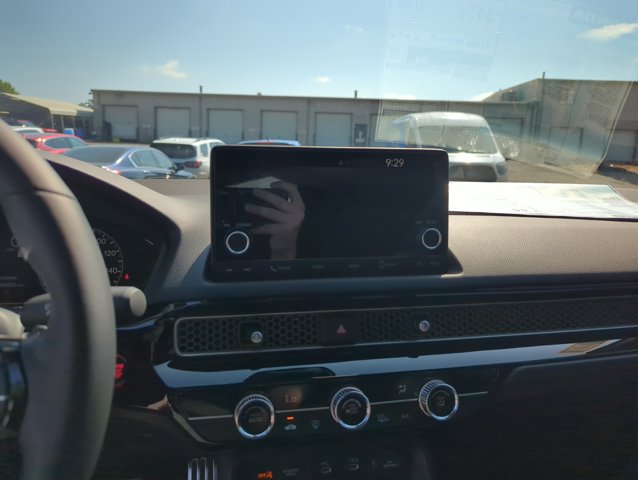 Vehicle image 25 of 29