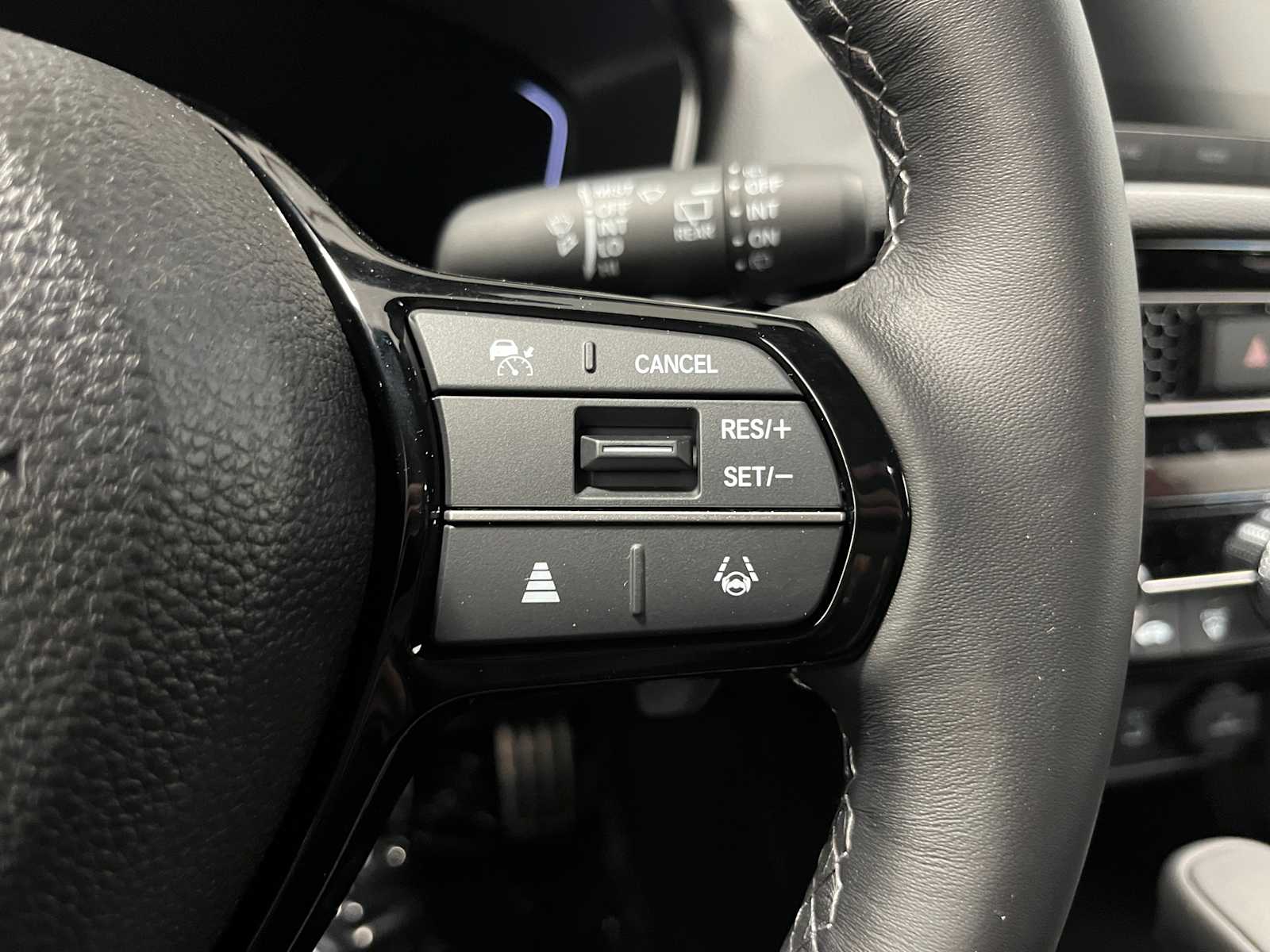 Vehicle image 23 of 25